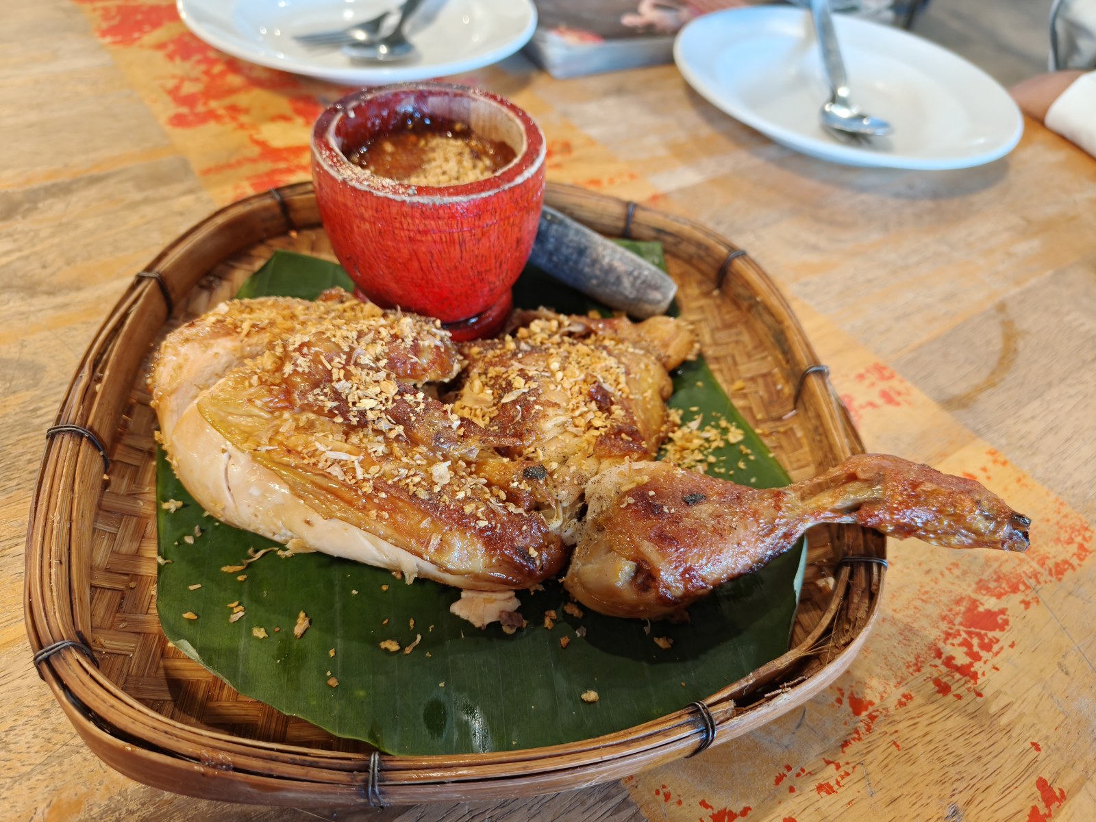 Kai Yok Krokで食べたガイヤーン。ジューシーで本当においしかった一皿（2025年11月・本人撮影）。